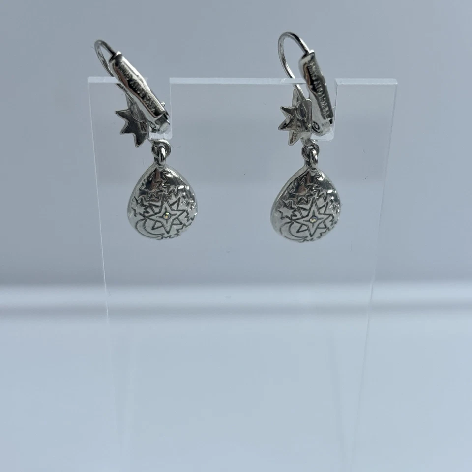 Brincos KIRKS FOLLY Aurora Borealis facetados gota de lágrima tom prateado - Imagem 3 de 4