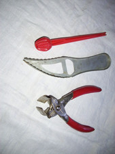 Vintage fish skinner, fish scaling tool & hook removal tool, all working well.