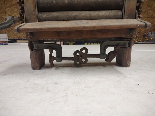 Antique Rival Horse Shoe Brand American Wringer Co. Wood Crank Wringer 1924 Patd - Picture 14 of 19