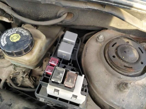 Caja Reles/Fusibles para TOYOTA COROLLA (E12) 2005 1422841