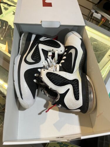 Nike LeBron 9 Freegums (469764-101) -Size 10.5