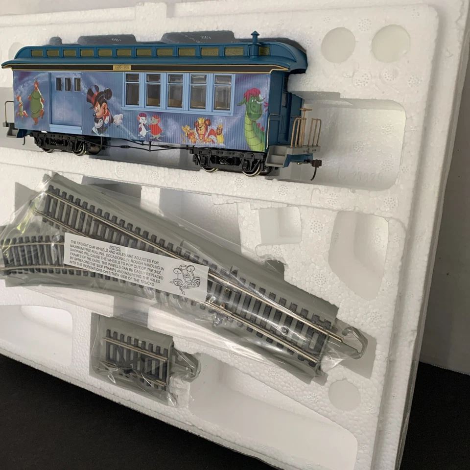 Hawthorne Village HO Gauge Disney 1970-1980 Cartoon Combine Car w/Track - Image 4 of 4