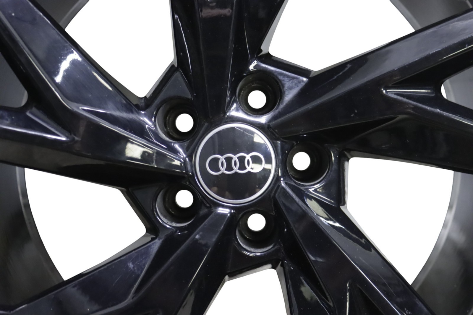 Audi R8 V10 4S 20 Inch 20 x 11 Original Rear Wheel Rim 2017 - 2023 OEM