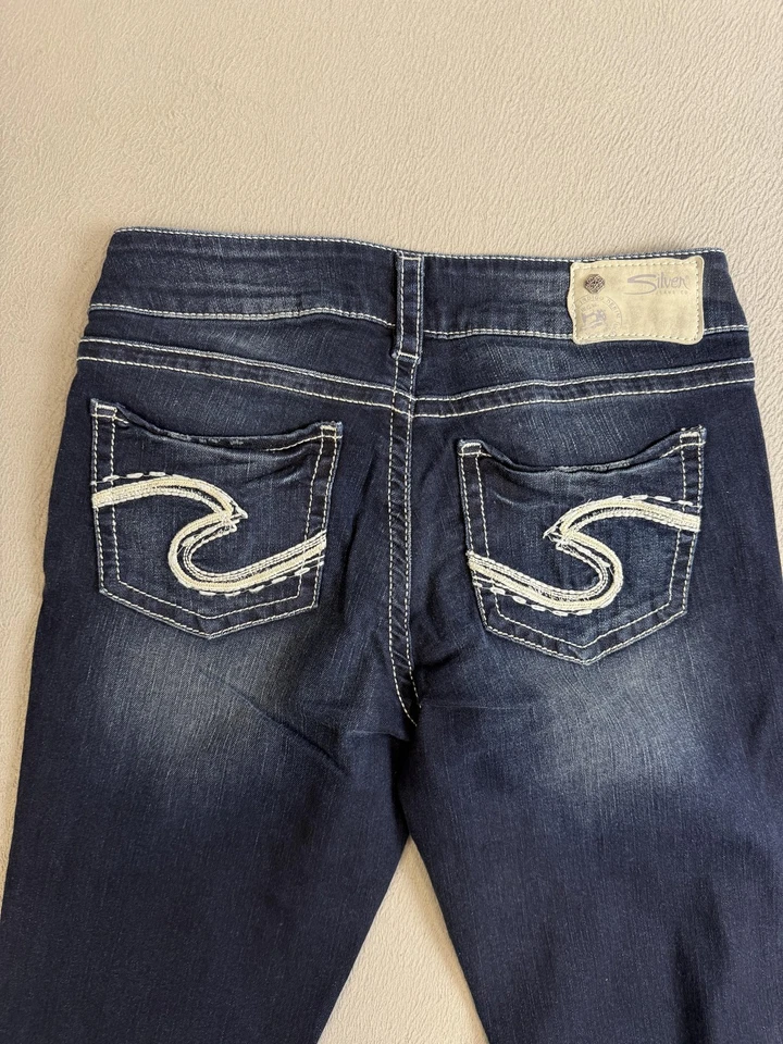 Pantalones de mezclilla plateados Suki Capri para mujer 29 bolsillos bordados elásticos Foto 4 de 4