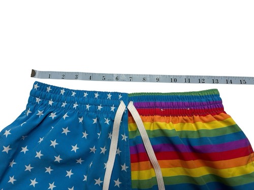 Bañador Chubbies The Love Is Love Shorties para hombre talla pequeña arco iris de 5,5" - Imagen 7 de 9