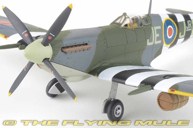 Corgi 1:72 Spitfire Mk IX RAF No.127 (Canadian) Wing Johnnie Johnson MK329 - Image 3 of 4