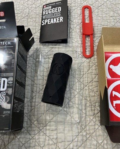 Outdoor Tech Buckshot - Altoparlante wireless robusto super portatile - Nero - Foto 6 di 15