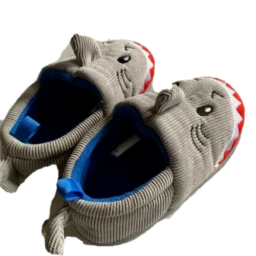 Zapatillas gris tiburón para bebé pequeño talla 2 Foto 3 de 4