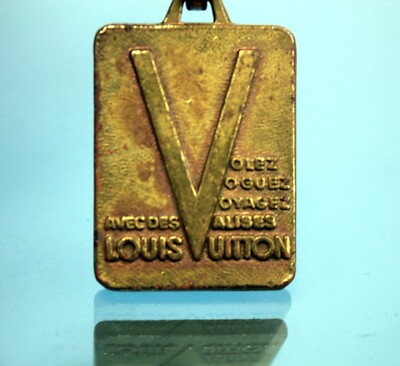 LOUIS VUITTON Malletier Depuis 1854 Key Chain Key