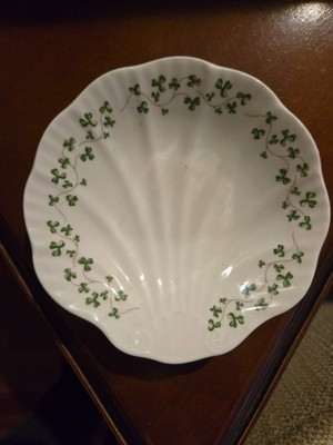 Royal Tara Fine Bone China Shell-shaped Trinket Dishes Shamrock Pattern.Ireland