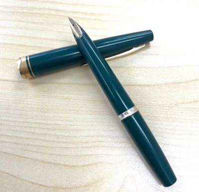 PILOT F 14K Fountain Pen Green 585 Nib Vintage Authentic Used Genuine