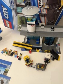 LEGO City: Airport Passenger Terminal 60104 - RETIRED - Complete