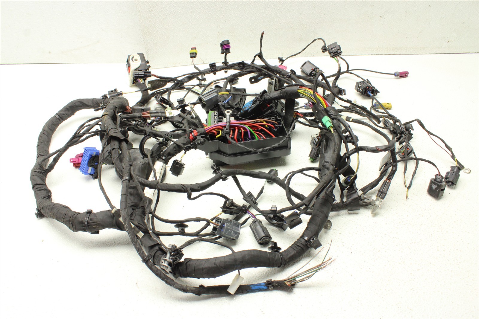 McLaren Artura 2025 Fuse box wiring harness