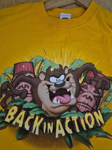 Vintage Looney Tunes Taz Back in Action Graphic Men's Yellow T-Shirt Medium 