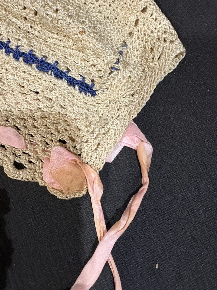 DOCE Vintage ANTIGO LAÇO PINTADO À MÃO Rosa FITA DE SEDA BONÉ BEBÊ - Imagem 2 de 4