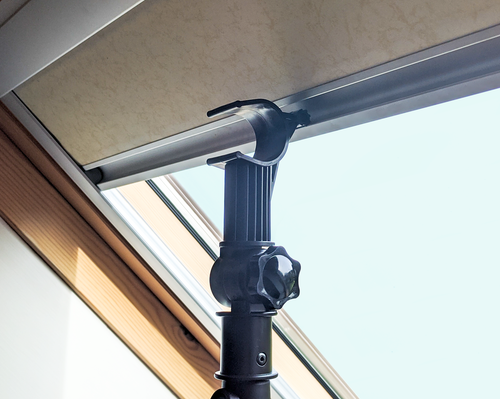 VELUX COMPATIBLE 1.2M-2M TELESCOPIC OPENING POLE FOR VELUX ROOF WINDOWS & BLINDS - Picture 2 of 7