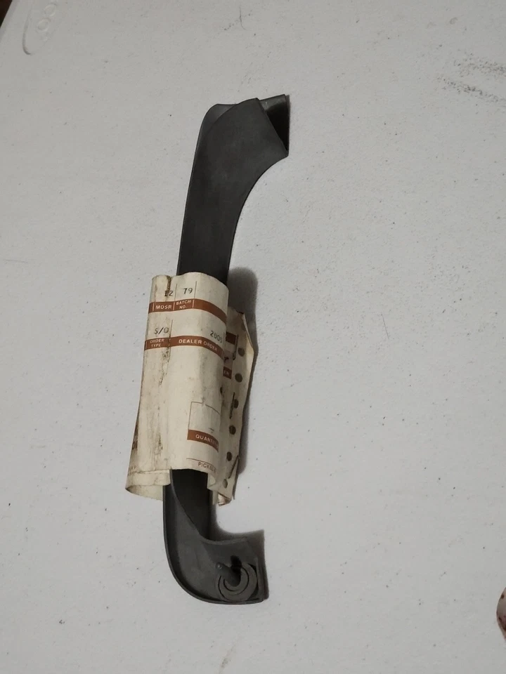 Extensión AMC JAVELIN AMX 1974 NUEVO DE STOCK, CARCASA DEL FARO GUARDABARROS DELANTERO DERECHO 3671634 OEM Foto 3 de 4