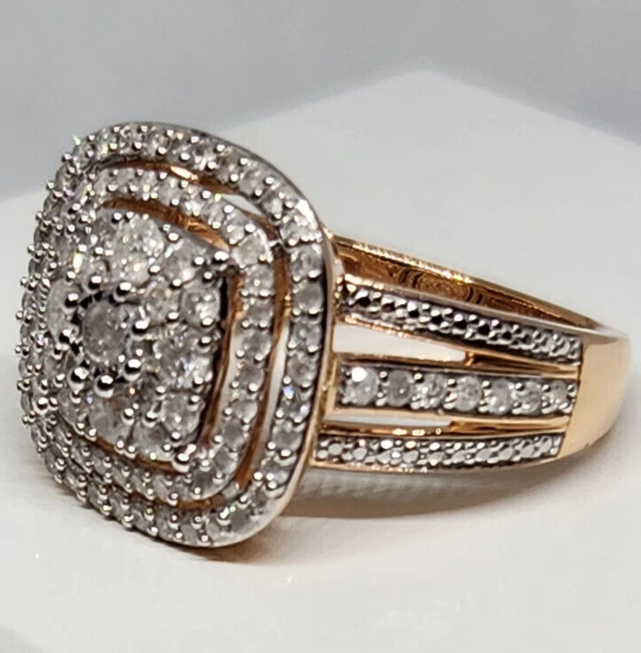 Brillante anillo de diamantes con halo de oro rosa de 10 K de 1 CTTW Foto 4 de 4