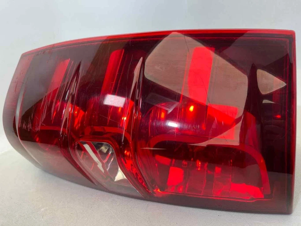 Se adapta a Chevy Suburban 1500 LH 2007-2014 ¡Conjunto de luces traseras para conductor rayadas! AFT! Foto 2 de 4