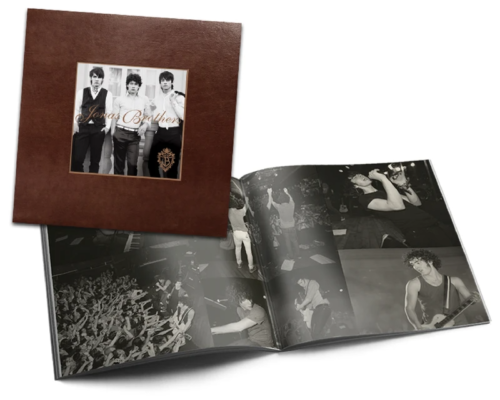 Libro de fotos exclusivo de Jonas Brothers Vinyl Club edición limitada #1 48 páginas a color - Imagen 1 de 1