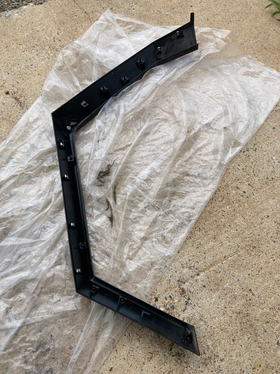 Tesla Cybertruck Front Right Fender Wheel Flare Molding 2023-2024