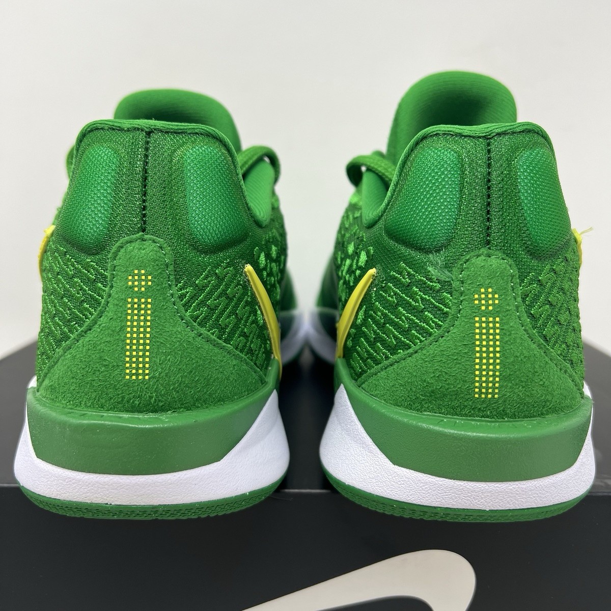 Nike Sabrina 2 Oregon Green Yellow Womens 8 Basketball Shoes 