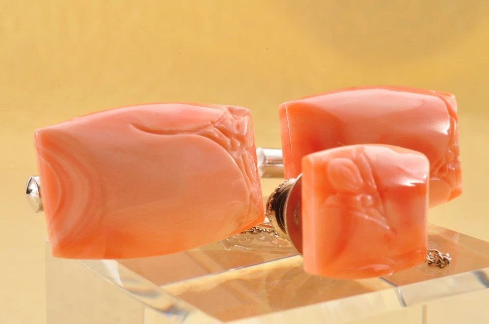 Gemelos de coral rosa con certificación (total 87,5 quilates) tallados en flor de cerezo caja Foto 4 de 4