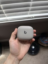 Power Beats Pro 2 Charging case