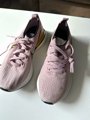 Nike Infinity React Sneaker EU 37 Rosa/Gold Low Top Schnürschuh atmungsaktiv