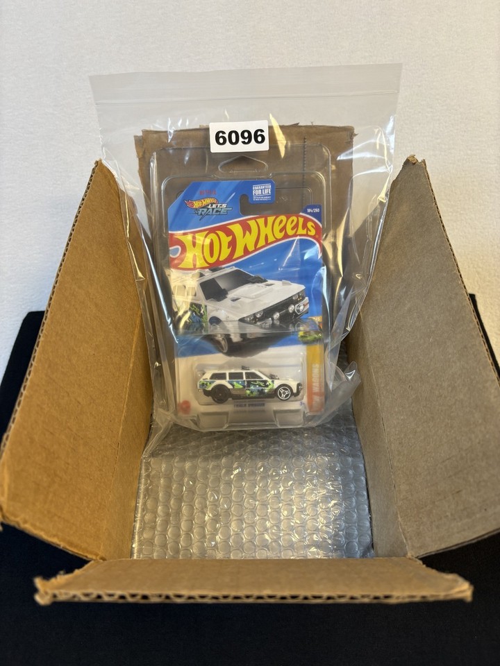 2025 MATTEL HOT WHEELS CAR TRACK DWAGON 184/250 HW WAGONS 2/5 WHITE W ...
