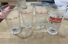 Lot of 4 Budweiser Pint Glasses Retro Logo Set Barware Man Cave Beer Glasses