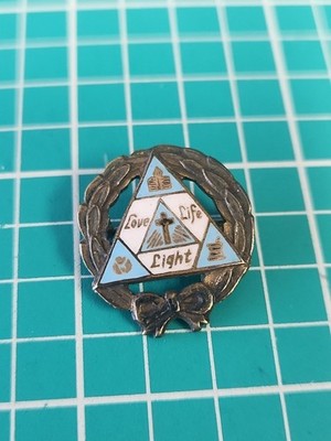 Vtg Love Life Light Youth Hostels Association Brooch Style Gold Tone Lapel Pin