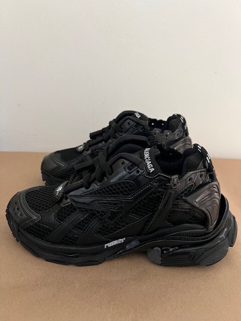 Authentic Balenciaga Runner Sneaker, black, size 36 (6 US