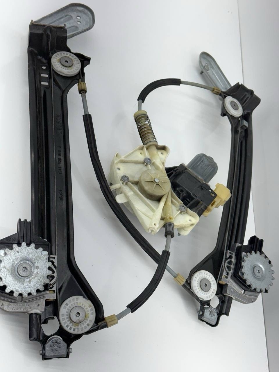 2014-2016 Maserati Ghibli Rear Left Side Door Window Regulator w/ Motor 426