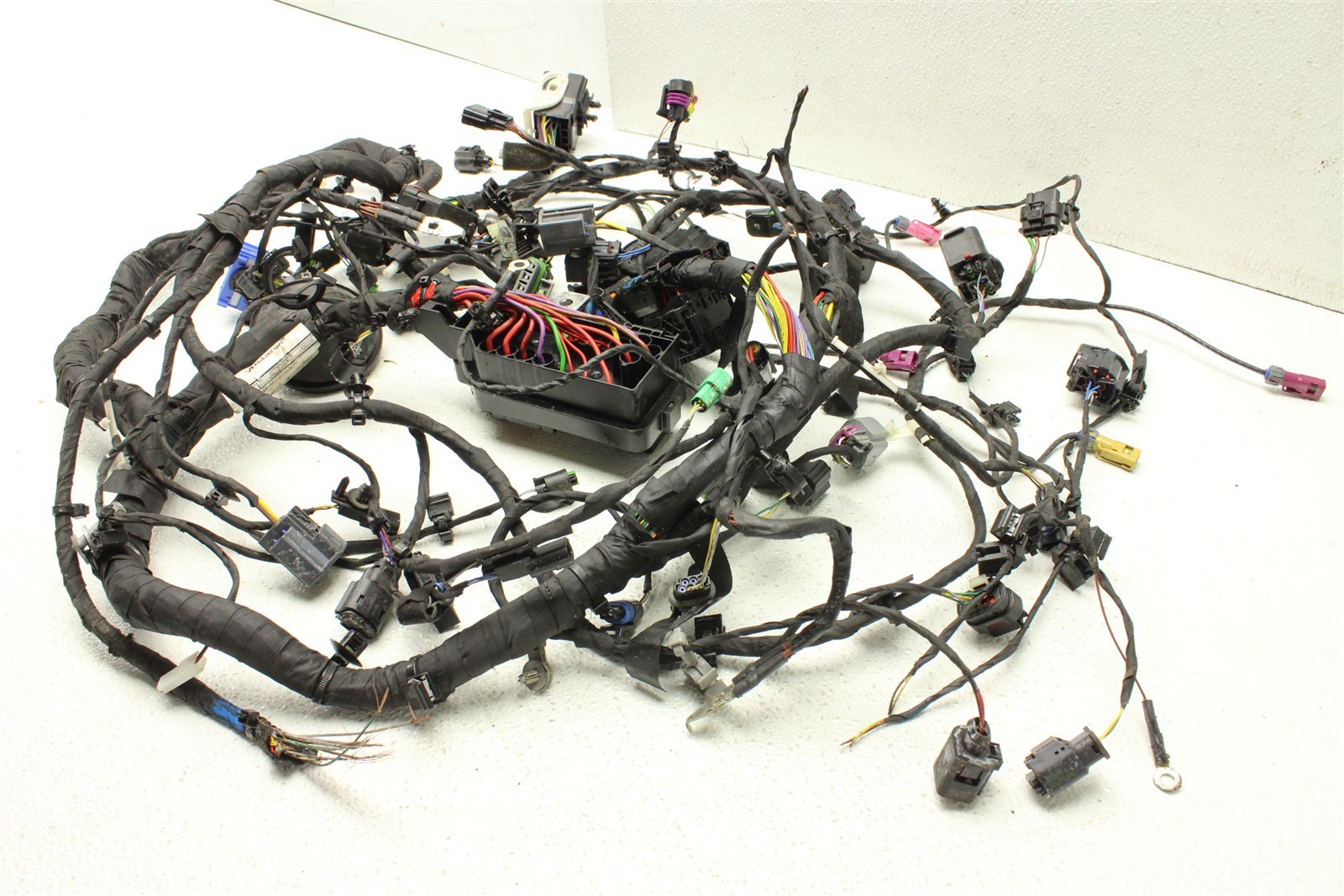 McLaren Artura 2025 Fuse box wiring harness