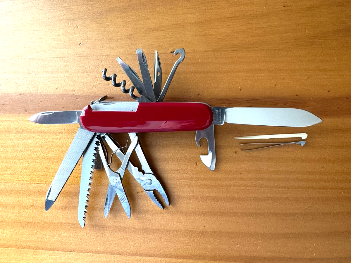 Victorinox Swiss Army Knife Handyman 91mm Red w/18 Tools Excellent
