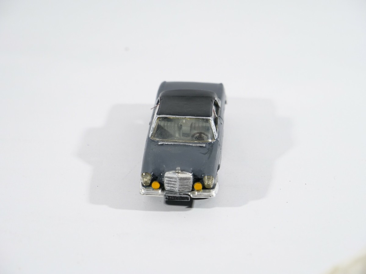 Eredeti (1963) Dinky Toys #533 Mercedes Benz 300 SE 1:43 fém modell