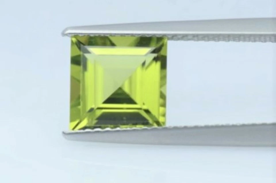 PERIDOT GEM PRINCESS CUT LIME GREEN SQUARE FACETED GENUINE GEMSTONE NATURAL 4mm - Image 2 of 4