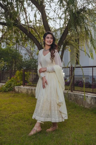 OFF WHITE Georgette look elegante bianco sporco Salwar Kameez e Dupatta per abbigliamento festival