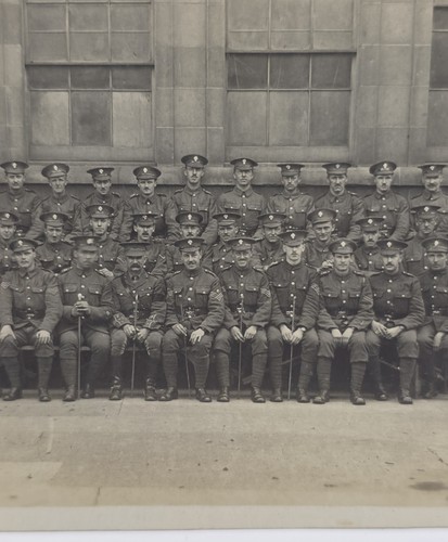 Military Postcard, Large Group Of Soldiers In Uniform. - Picture 6 of 14