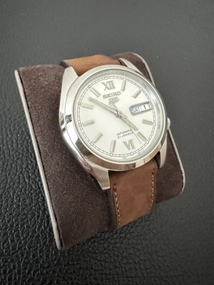 Seiko 5 Automatik Herrenuhr, 7S26-01V0, Glasboden, Zifferblatt in Silber