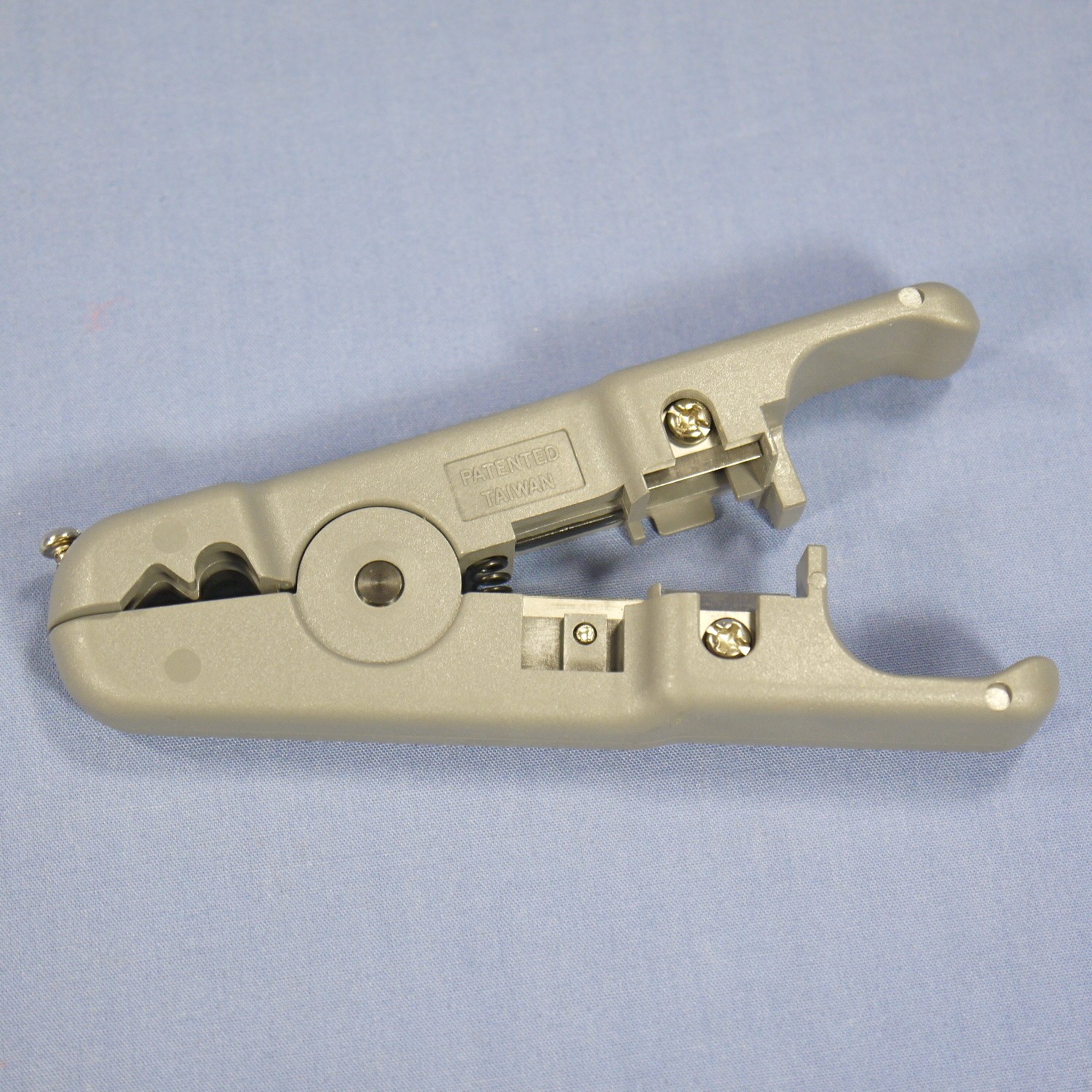 UTP 49660-630 Unshielded Twisted Pair Telephone Cable Strip Tool Wire Stripper