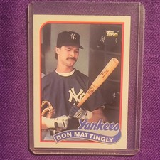 Topps 1989 Don Mattingly #700 New York Yankees Baseball Base Set Card
