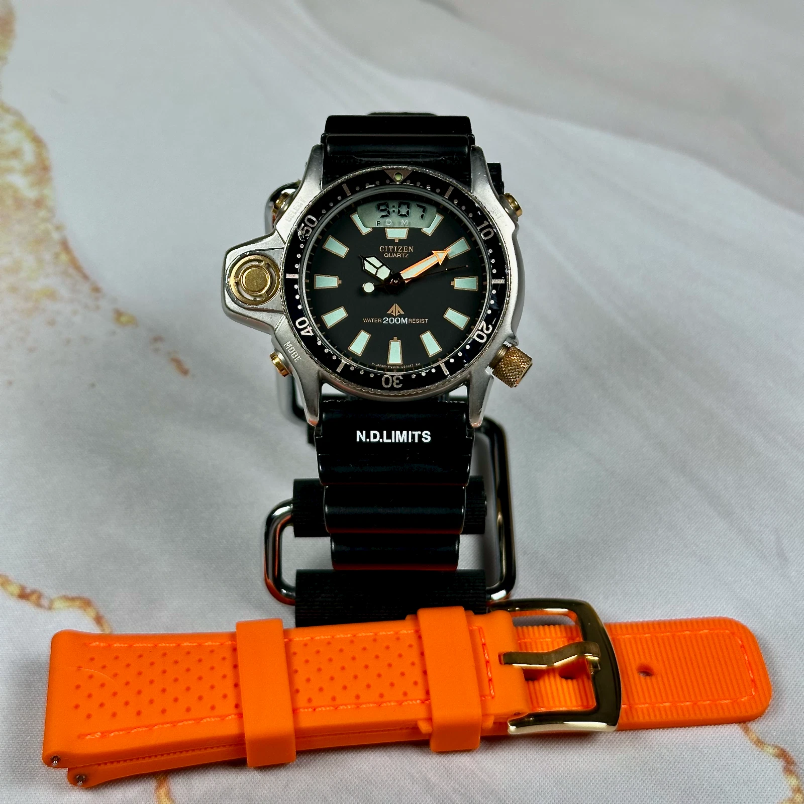 Vintage C023-088069 Y Citizen Promaster Aqualand St. Steel 200M WR Men's Watch