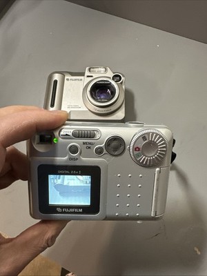 Fujifilm FinePix 2300 2.1MP Compact Digital Camera Silver With SM