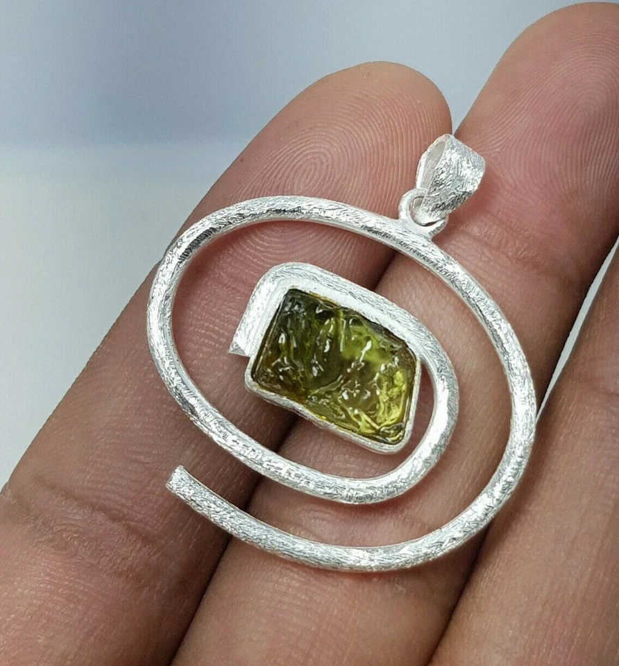 Кулон из натурального молдавита необработанный молдавит метеорит подвеска драгоценный камень - Изображение 3 из 4