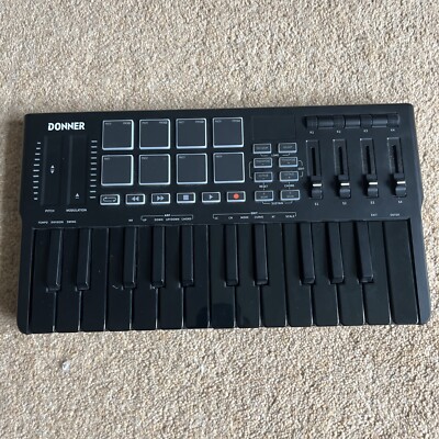 Donner USB-C MIDI Keyboard DJ Controller OLED 25 Tasten 8 Drum Pads Touch Bar