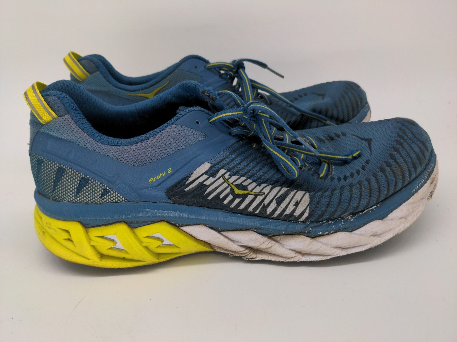 One Arahi 2 men's running shoes size 