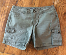 Eddie Bauer Womens 8 Khaki Green Cargo Shorts