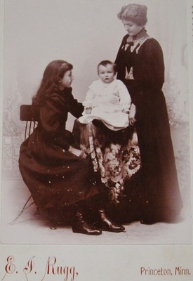 CABINET PHOTO OF BESS & CAD. SHAW & IRENE VOSE BY E. J. RUGG PRINCETON MINNESOTA